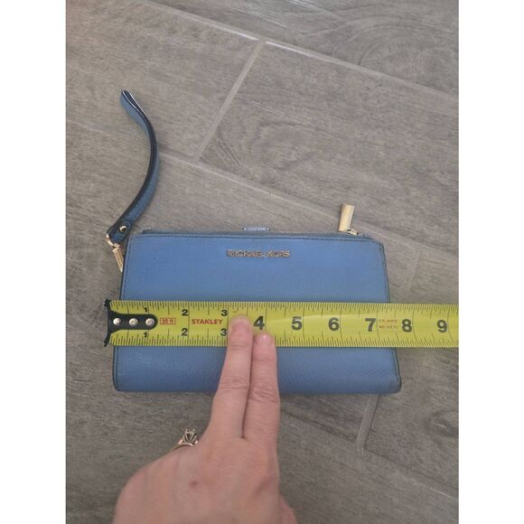 Michael Kors Blue Adele Leather Smartphone Wallet Wristlet - Picture 2 of 14